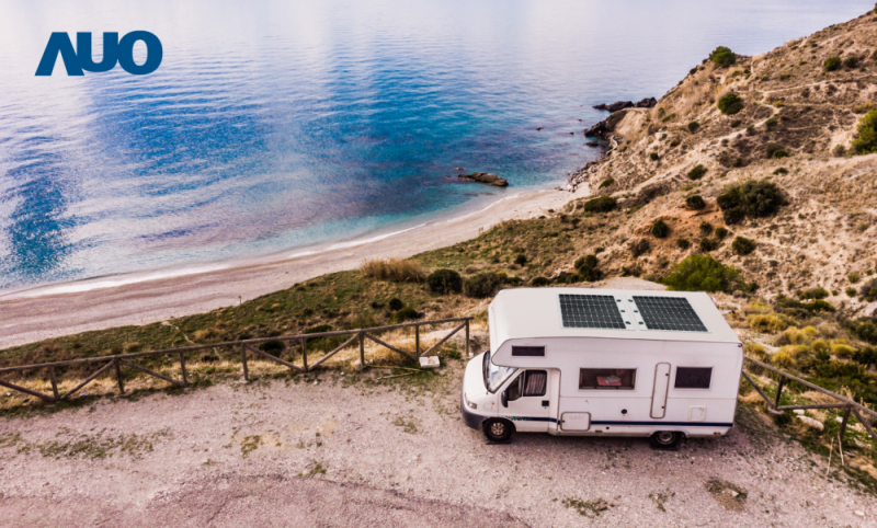 「可撓輕量化太陽光電板SunCurva」使用輕量特殊耐候型複合板取代傳統太陽能板的玻璃前板，不僅降低70%重量，每米平方僅3Kg；具有抗衝擊性能及通過電磁相容性測試，可應用於交通運輸工具，如露營車、遊艇等